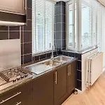Apartment Modern Near Centre, Luna Casamia *