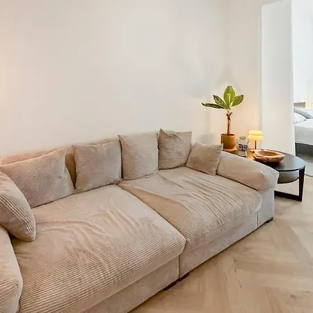 Modern Near Centre, Luna Casamia Apartment
