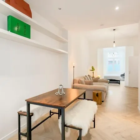 Apartment Modern Near Centre, Luna Casamia *