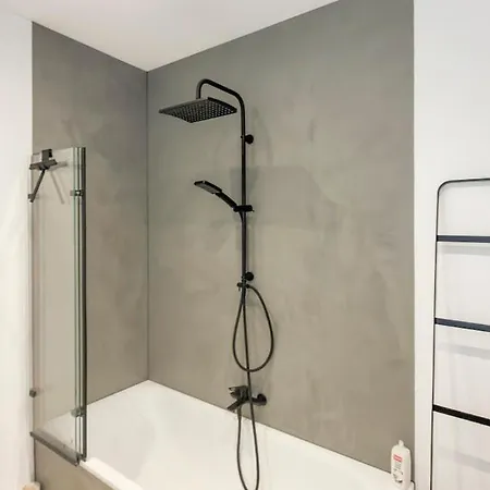 Modern Near Centre, Luna Casamia Mellet