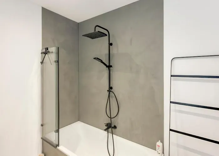 Modern Near Centre, Luna Casamia Mellet